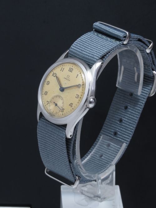 fig 4. RARE COMPLETELY ORIGINAL MILITARY OMEGA 26.5 REFERENCE 2450 MENS VINTAGE WATCH C1947