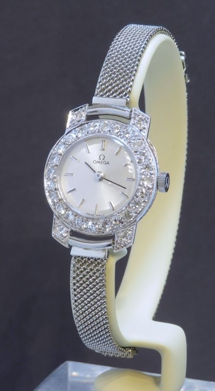fig 2. STUNNING OMEGA PLATINUM AND DIAMOND LADIES ART DECO COCKTAIL WATCH C1950