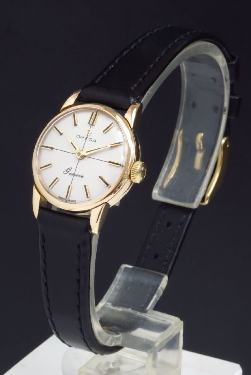 Wonderful Solid 9ct Gold Omega Geneve Ladies Vintage Watch C1960