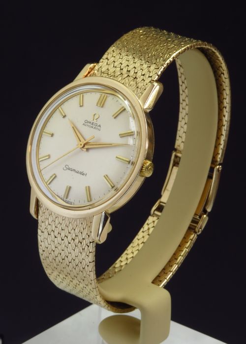 fig 2. ORIGNAL SOLID 9CT GOLD OMEGA SEAMASTER AUTOMATIC CALIBRE 552 MENS VINTAGE WATCH WITH BOX AND PAPERWORK C1966