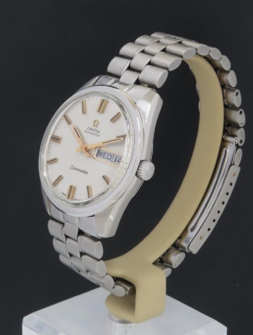 fig 3. OMEGA SEAMASTER DAYDATE CALIBTRE 752 WITH ORIGINAL BRACELET C1969