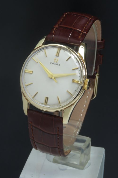 Wonderful Solid 9ct Gold Omega Calibre 286 Mens Vintage Watch C1963