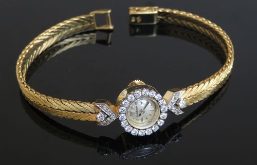 fig 7. GORGEOUS SOLID 18CT 18K GOLD AND DIAMOND JAEGER-LECOULTRE BACKWINDER LADIES COCKTAIL WATCH BOX AND PAPERS C1968