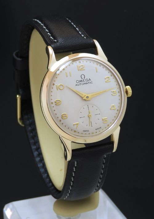 fig 1. SMALL SOLID 9CT GOLD OMEGA BUMPER AUTOMATIC MENS VINTAGE WATCH C1950