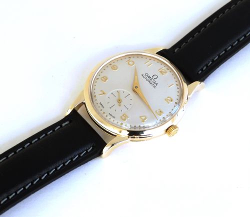 fig 3. SMALL SOLID 9CT GOLD OMEGA BUMPER AUTOMATIC MENS VINTAGE WATCH C1950