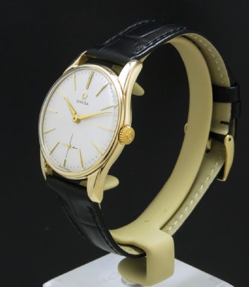 fig 1. SOLID 9CT GOLD OMEGA LINEN TEXTURED DIAL CALIBRE 267 MENS VINTAGE WATCH C1961