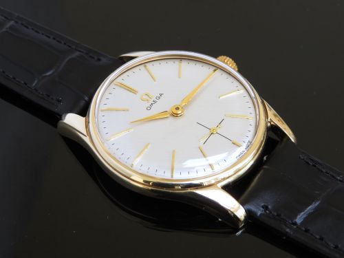 fig 4. SOLID 9CT GOLD OMEGA LINEN TEXTURED DIAL CALIBRE 267 MENS VINTAGE WATCH C1961