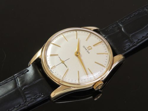 fig 5. SOLID 9CT GOLD OMEGA LINEN TEXTURED DIAL CALIBRE 267 MENS VINTAGE WATCH C1961