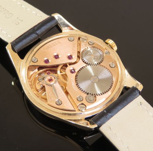 fig 7. SOLID 9CT GOLD OMEGA LINEN TEXTURED DIAL CALIBRE 267 MENS VINTAGE WATCH C1961