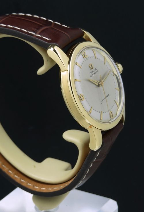 fig 4. RARE SOLID 18CT 18K OMEGA SEAMASTER BUMPER MARK 1 MENS VINTAGE WATCH C1954