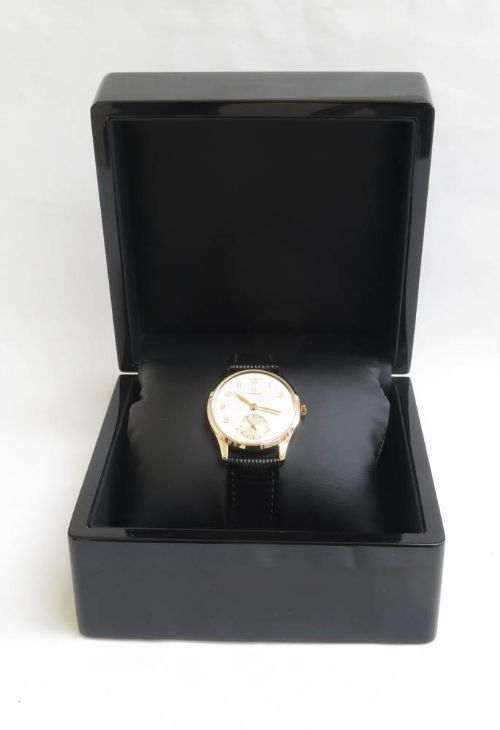 fig 3. INCREDIBLE ORIGINAL SOLID 9CT OMEGA 30T2 MENS VINTAGE WATCH C1947
