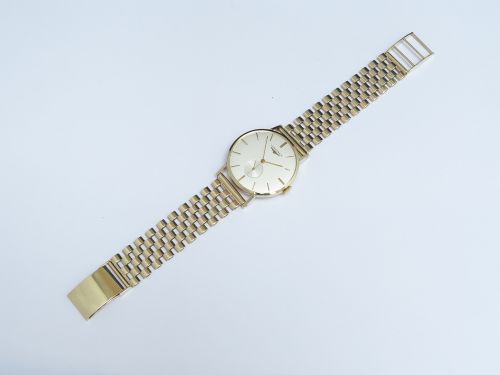 fig 3. .SOLID 9CT GOLD LONGINES CALIBRE 19.4 ON A SOLID 9CT GOLD BRACELET MENS VINTAGE WATCH C1960