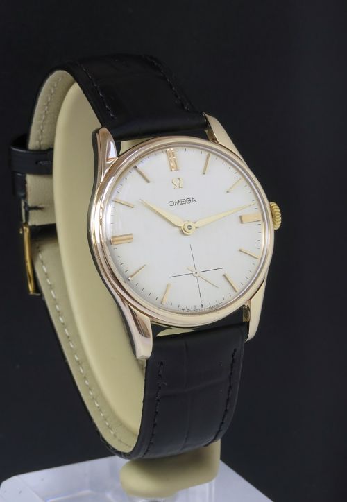 fig 1. Solid 9ct Gold Omega Calibre 267 c1960