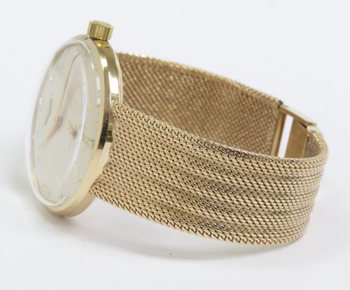 fig 4. Mint Solid 9ct Gold Longines Calibre 370 c1966