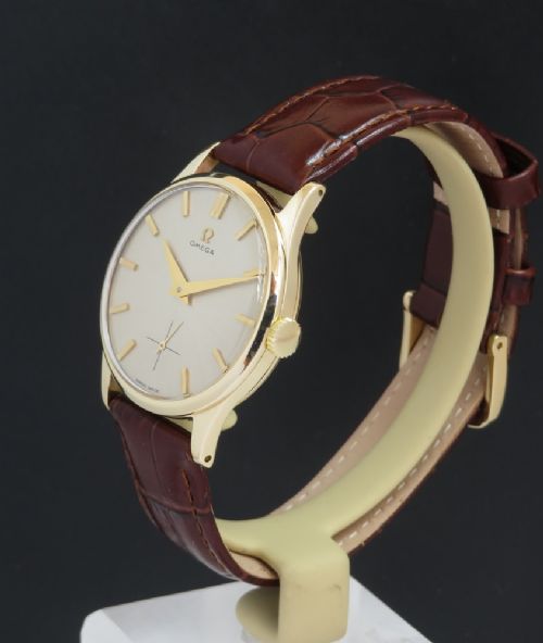 fig 1. Solid 9ct Gold Omega Calibre 266 c1955