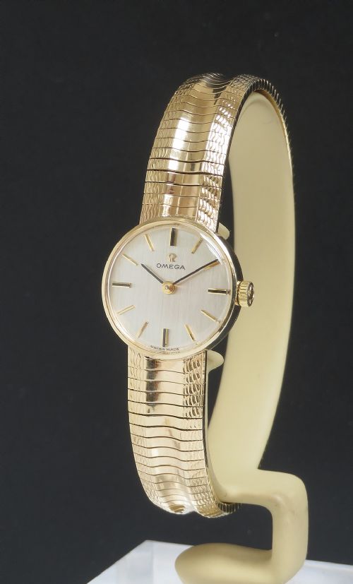 Stunning Solid 9ct Gold Omega Ladies Cocktail Watch C1963