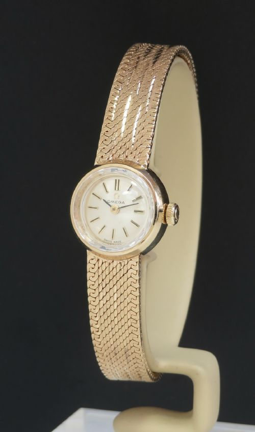 Beautiful Solid 9ct Gold Omega Sapphette La Flame Cocktail Watch C1965