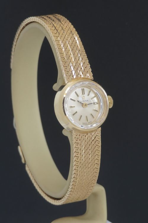 fig 3. Beautiful Solid 9ct Gold Omega Sapphette La Flame Cocktail Watch c1965