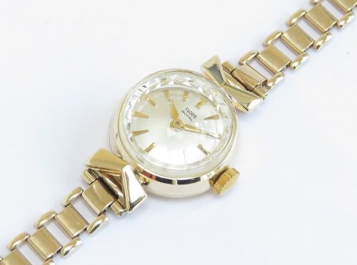 fig 6. Solid 9ct Gold Rolex Tudor Royal Cocktail Watch c1965