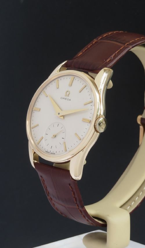 fig 1. Immaculate Solid 9ct Gold Omega Calibre 269 c1965