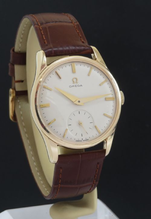 fig 2. Immaculate Solid 9ct Gold Omega Calibre 269 c1965