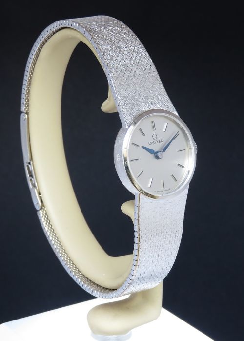 fig 3. Wonderful Solid 9ct White Gold ladies cocktail watch c1969