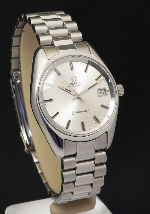 fig 2. Omega Seamaster Calibre 565 Automatic
