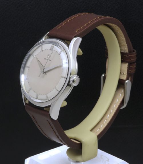 fig 2. Omega Two Tone Dial Calibre 284 c1956