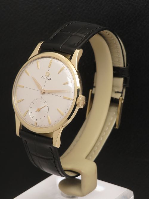 fig 3. Near Mint Solid 18ct Gold Omega 267 1960