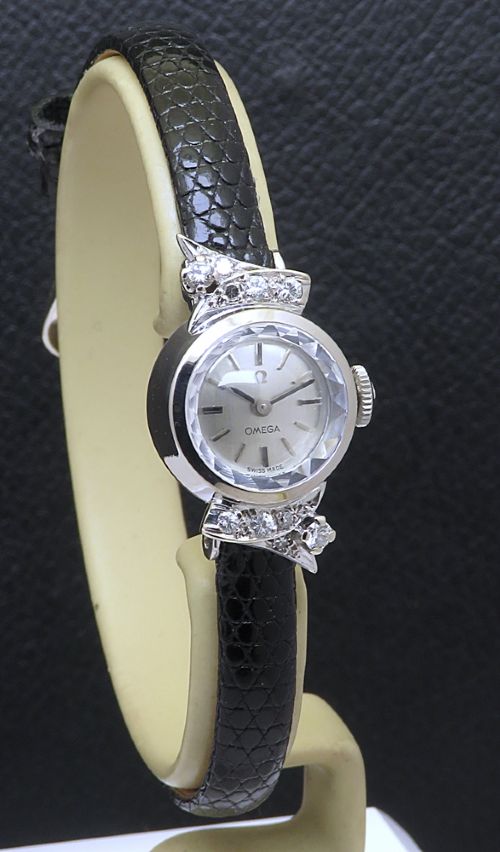 MINT WITH BOX ALL ORIGINAL 18CT WHITE GOLD AND DIAMONDS OMEGA COCKTAIL WATCH FROM 1960 - ADDITIONAL PHOTO 3