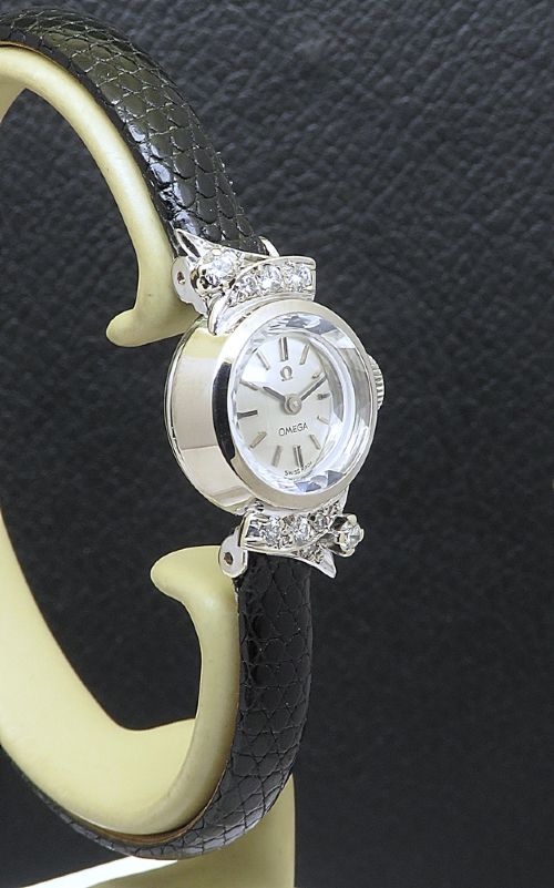 MINT WITH BOX ALL ORIGINAL 18CT WHITE GOLD AND DIAMONDS OMEGA COCKTAIL WATCH FROM 1960 - ADDITIONAL PHOTO 4