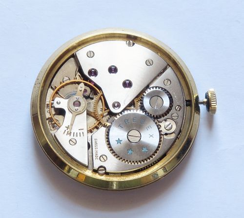 MUSEUM QUALITY UNWORN SOLID 9CT GOLD TREBEX WITH BOX PAPERWORK BUCKLE AND STRAP FULL SET FROM 1954 - ADDITIONAL PHOTO 11