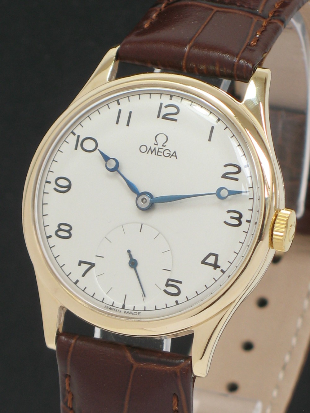 OUTSTANDING SOLID 9CT GOLD OMEGA 30T2 MENS WATCH C1948
