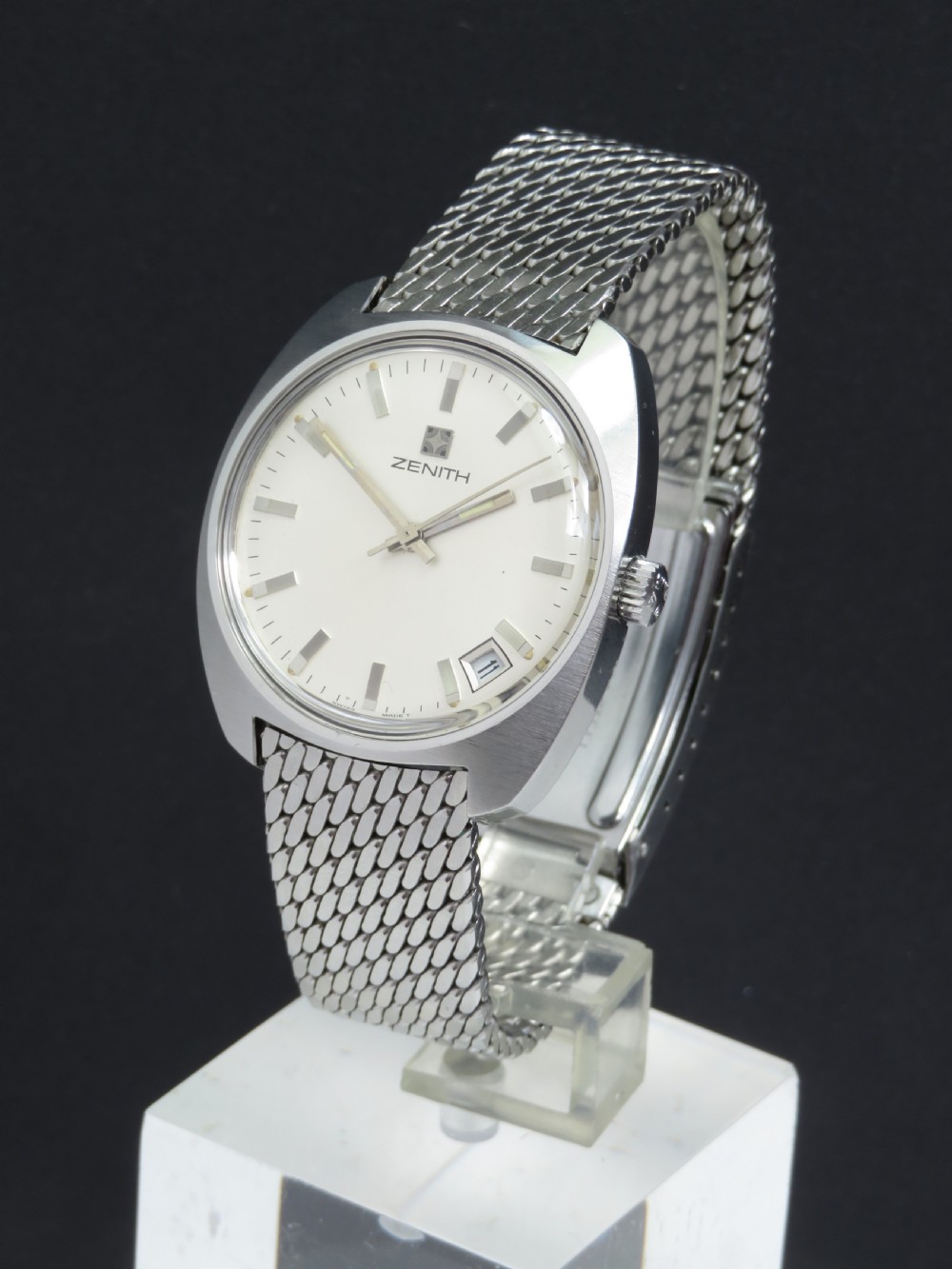 WONDERFUL ORIGINAL ZENITH CALIBRE 2562C WITH DATE MENS VINTAGE WATCH C1969
