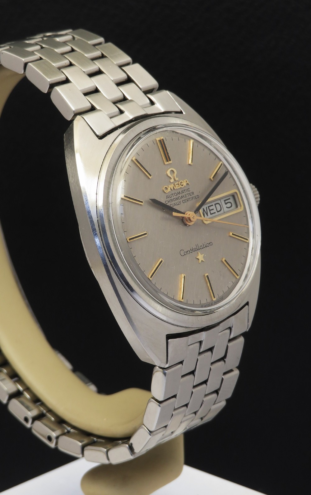 Very Rare Museum quality Omega Constellation Day Date with box and papers 1968 View VII