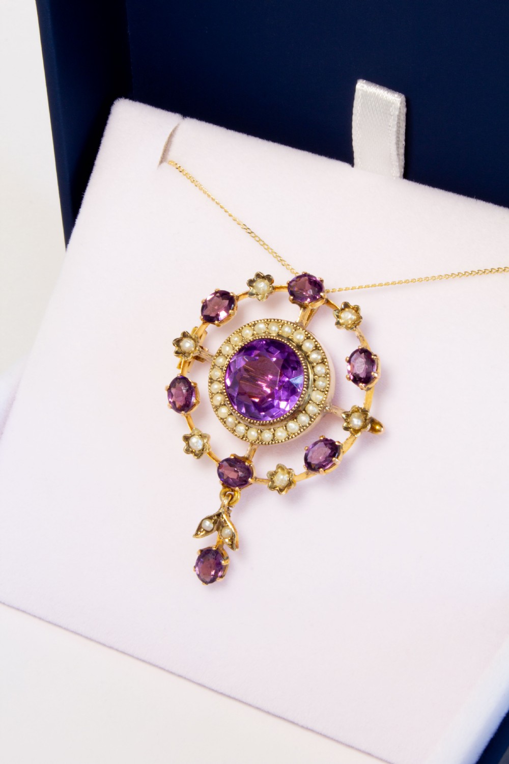Beautiful Art Nouveau Edwardian Solid 9ct Gold Amethyst and Seed Pearl Pendant/Brooch View III