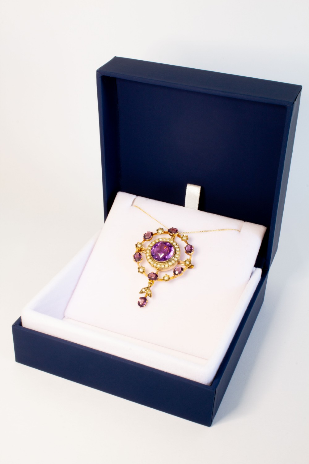 Beautiful Art Nouveau Edwardian Solid 9ct Gold Amethyst and Seed Pearl Pendant/Brooch View IV