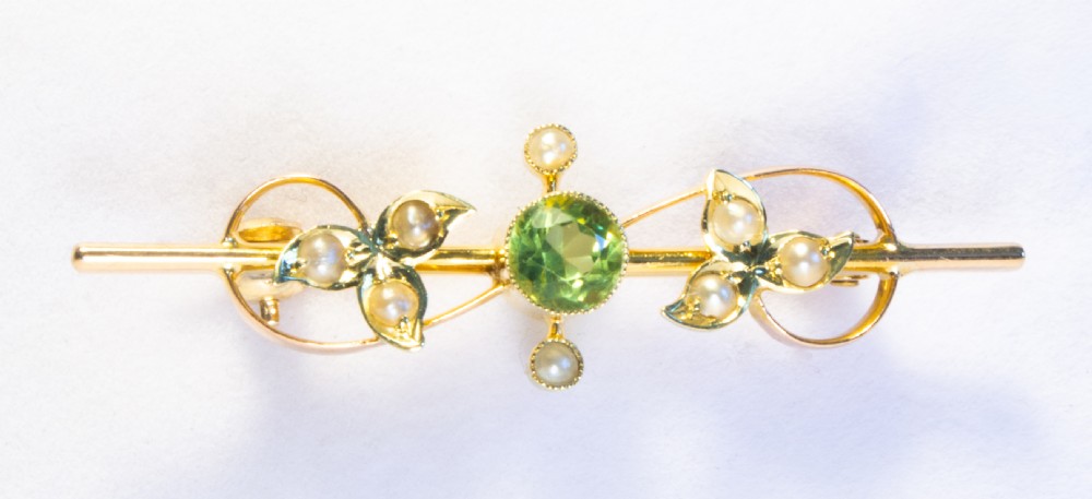 Beautiful Early 20th Century 9ct Pearl & Peridot Brooch