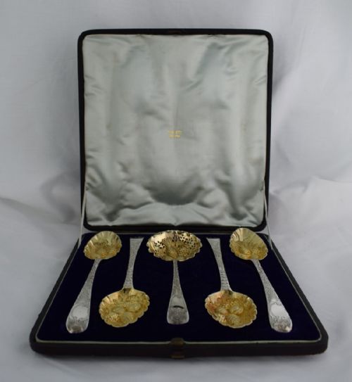 fig 1. Georgian 5 Piece Silver Gilt Berry Set Hester Bateman George Smith III Cased Spoons 18thC George III