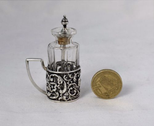 fig 1. Victorian Cayenne Pepper Spoon & Jar Levi & Salaman