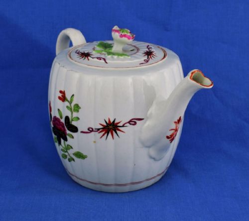 fig 1. Worcester First Period Fluted Barrel Teapot Thunder & Lightening Flash