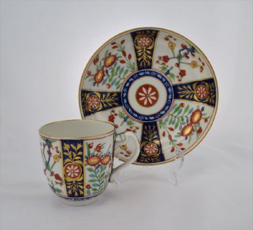 Worcester Waisted Cup & Saucer Queen's Pattern Pinched Handle Flight Period Early C.1790