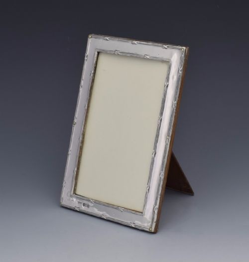 Pretty George V Silver Reed & Ribbon Photograph Frame Sydney & Co. 1915