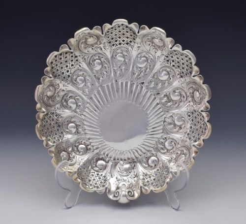 Edwardian Large Silver Scallop Shell Sweetmeat Bonbon Dish