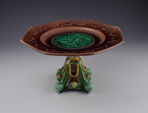 VICTORIAN WEDGWOOD MAJOLICA TAZZA WITH CHERUBS DOLPHINS - ADDITIONAL PHOTO 1