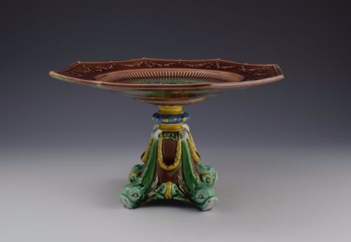 VICTORIAN WEDGWOOD MAJOLICA TAZZA WITH CHERUBS DOLPHINS - ADDITIONAL PHOTO 3