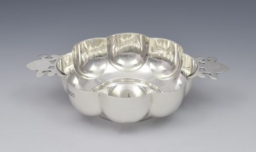 Large Edwardian Lobed Silver Quaich R. & S. Garrard & Co.