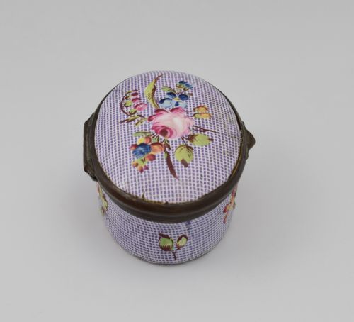 fig 1. 18thC Staffordshire Bilston Enamel Gingham Ground Patch Box