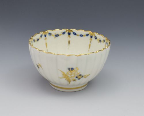 Caughley Porcelain Blue & Gilt Fluted Tea Bowl Dresden Flowers C.1785