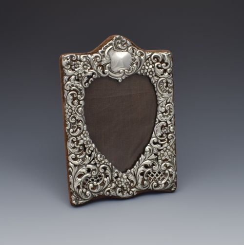 Victorian Silver Heart Photograph Frame Goldsmiths & Silversmiths Co.